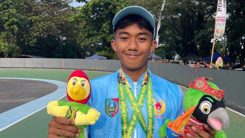 Cahya Ausaf Abi Sarwan atlet Sepatu Roda Jombang peraih medali emas nomor Freesyle Speed Slalom Putra dan meraih medali perak nomor Freestyle Slide Putra di Porprov Jatim IX 2025 di Malang. (Foto: dok Perserosi Jombang)