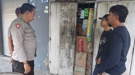Polisi sedang melakukan olah TKP dan meminta keterangan warga di pasar Megaluh, Jombang.