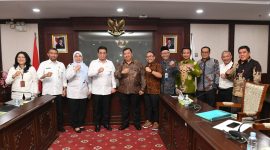Bupati Jombang Warsubi bersama Menteri Koperasi, Budi Arie Setiadi, saat kunjungan kerja ke Kementerian Koperasi dan UKM RI.