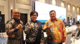 Bupati Jombang Warsubi dan Kepala Dinas DLH Jombang Miftahul Ulum.