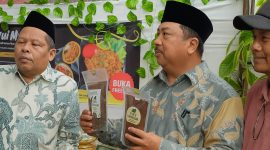 Bupati Jombang Warsubi dan Wakil Bupati Gus Salmanudin menghadri acara Gebyar Getuk Emas di Sumobito.