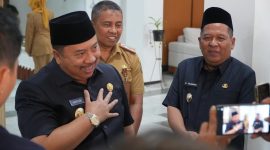 Bupati Warsubi usai Rapat Paripurna di DPRD Jombang.