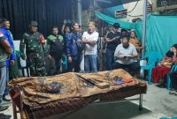 Jenazah Affan Kurniawan korban mobil rantis Brimob dikawal ratusan ojol menuju rumah duka.