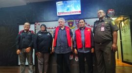 Kejati Jatim menahan 2 tersangka kasus dugaan tindak pidana korupsi dana hibah pengadaan barang dan jasa Dindik Jatim tahun 2017.