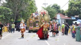 Pemkab Jombang meriahkan HUT RI ke-80 dengan mengadakan Karnaval Mobil Hias Hasil Bumi 2025.