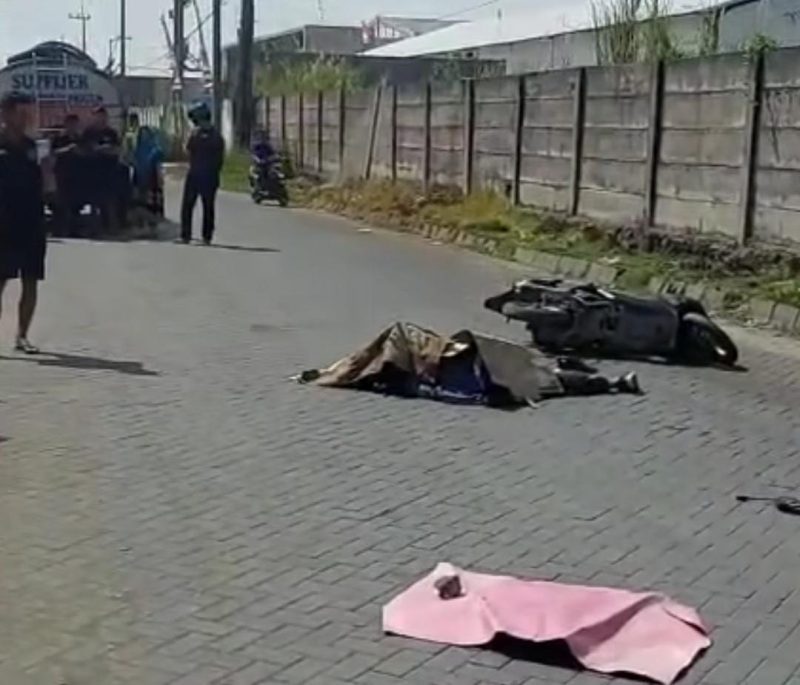 Pemotor asal Kediri terlindas truk setelah tabrak kucing di Waru, Sidoarjo.