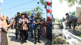 Bupati Jombang Warsubi menghadiri Program TNI Manunggal Membangun Desa (TMMD) ke-125.