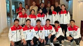 Ketua Harian Forki Jombang, Kwat Prayitno bersama karateka Jombang.