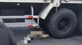 Kondisi korban terlindas truk di Jalan Raya Ngoro - Pungging, Kabupaten Mojokerto.