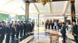 Bupati Jombang Warsubi lantik 25 pejabat manajerial di Pendopo Jombang.