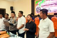 Kapolres Jombang AKBP Ardi Kurniawan dan Kasatresnarkoba Polres Jombang Iptu Bowo Tri Kuncoro dalam konfrensi pers Tumpas Narkoba 2025.