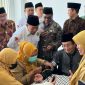 Menteri Agama RI Prof. Dr. KH Nasaruddin Umar, MA saat periksa kesehatan gratis di Ponpes Darul Ulum Jombang hari ini, Kamis 22 September 2025.