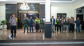 Ratusan TNI dan Polri turun ke jalan untuk amankan Jombang.