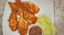 Ilustrasi resep ayam ungkep bumbu rempah cocok untuk simpanan di frozen dan ide jualan. (Foto tangkapan layar YouTube Miss Y)