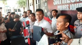 Kasatreskrim Polres Jombang AKP Margono Suhendra saat konfrensi pers tentang pembobolan sekolahan.