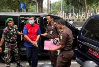 Kades Dadapan, Yuliantono, digiring petugas Kejari setempat masuk sel tahanan, setelah ditetapkan tersangka korupsi APBDes.