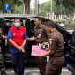Kades Dadapan, Yuliantono, digiring petugas Kejari setempat masuk sel tahanan, setelah ditetapkan tersangka korupsi APBDes.