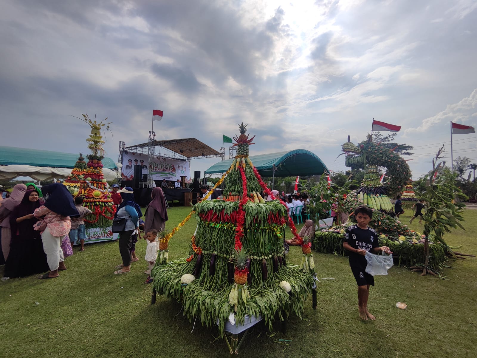 Lomba Gunungan Hasil Bumi Jadi Puncak Kemeriahan, Perak Jombang Rayakan Hari Jadi Jombang dengan Wujud Syukur dan Penguatan UMKM 3 IMG 20251025 WA0008