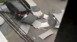 Kondisi atap RSUD Ploso, Jombang yang rusak diterjang angin kencang.