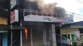 Ruko perlengkapan haji dan umroh di Desa Dukuhmojo, Kecamatan Mojoagung, Kabupaten Jombang, yang terbakar hebat