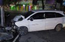 Kondisi mobil Toyota Avanza yang terlibat kecelakaan di jalan Gus Dur,  Desa Candimulyo, Jombang, sebelum dievakuasi petugas.