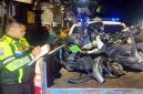 Polisi mengamankan sepeda motor korban dari lokasi kejadian di simpang empat Kelpuhkembeng, Kecamatan Peterongan, Jombang.