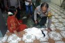 Bayi bernasib malang yang diduga ditinggalkan orang tuanya di halaman depan rumah warga Dusun Beji, Desa Sawiji, Kecamatan Jogoroto, Kabupaten Jombang.