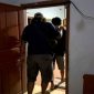 Tersangka digelandang petugas Satresnarkoba Polres Nganjuk dengan barang bukti 10,63 gram sabu-sabu.