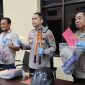 Suasana konferensi pers di Polres Pacitan terkait kasus penyiraman cairan kimia terhadap seorang pedagang tempe di Kecamatan Ngadirojo, Kabupaten Pacitan. (Foto: IST)